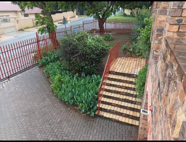 7 BEDROOM HOUSE FOR SALE IN FLEURHOF